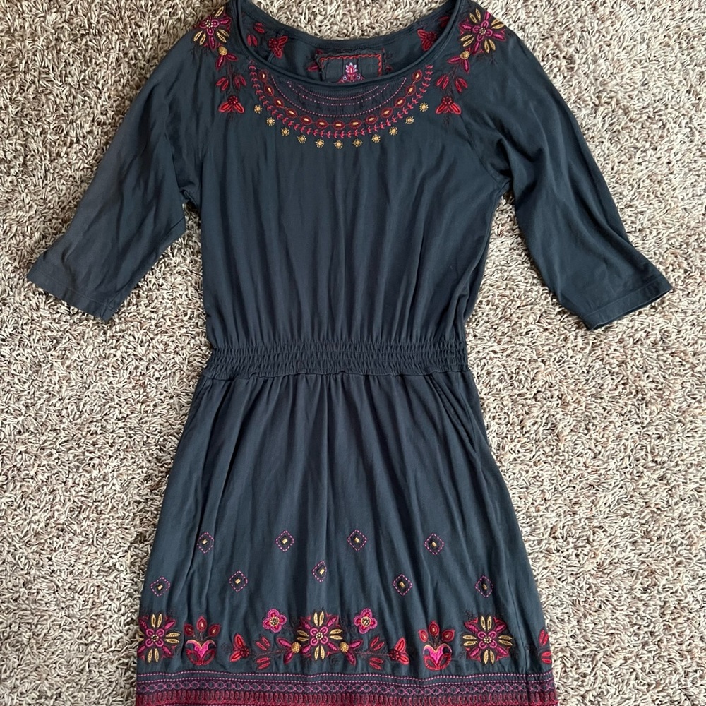 Johnny Was embroidered tunic dress in size Small. With pockets. 3/4 sleeve